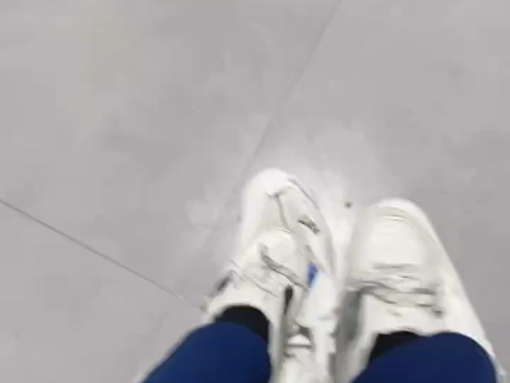 求女生帮我踩鞋
