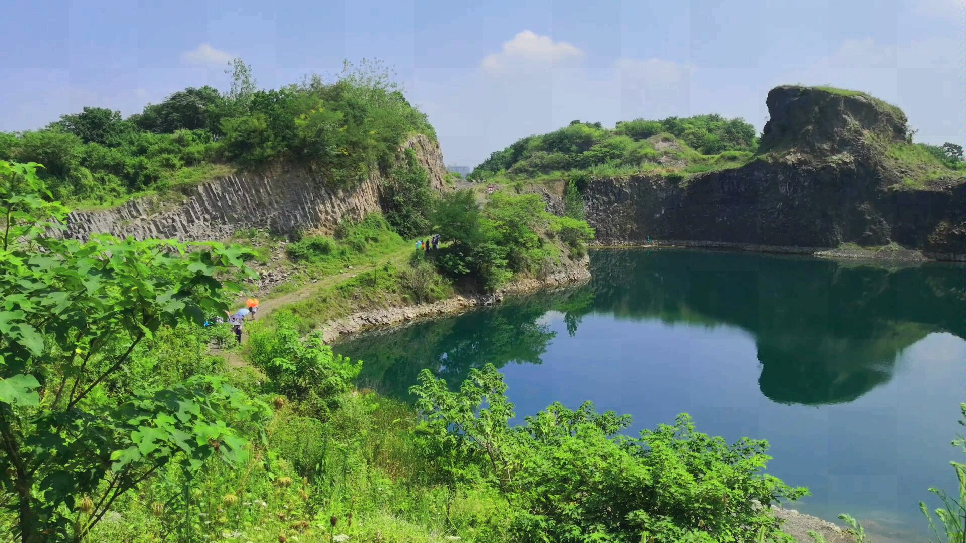 南京六合区某处矿坑积水湖