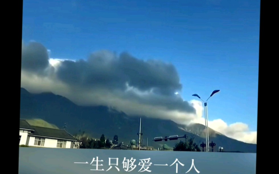 520从前车马很慢书信很远一生只够爱一个人