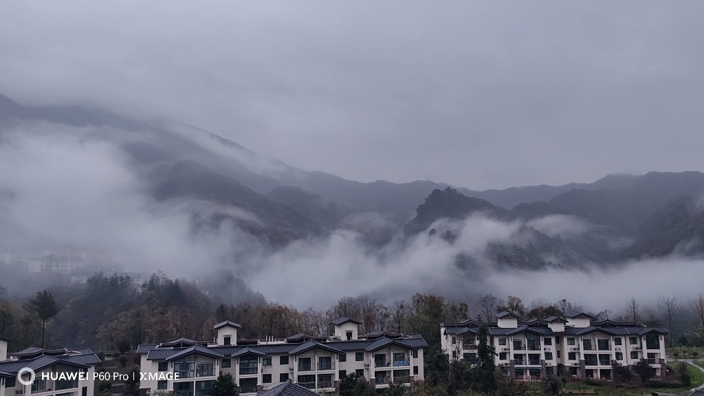 神农架彩虹谷的早晨