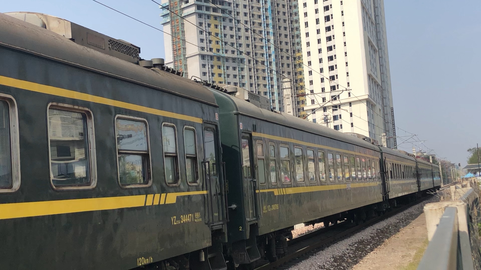 d3c牵引k2665南下,曾经的4b客运霸主已黯然退出历史舞台.