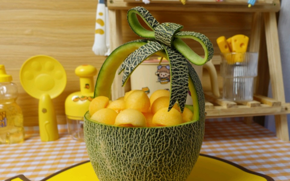 做个这样的哈密瓜蝴蝶结果篮,简单好做,倍有面.