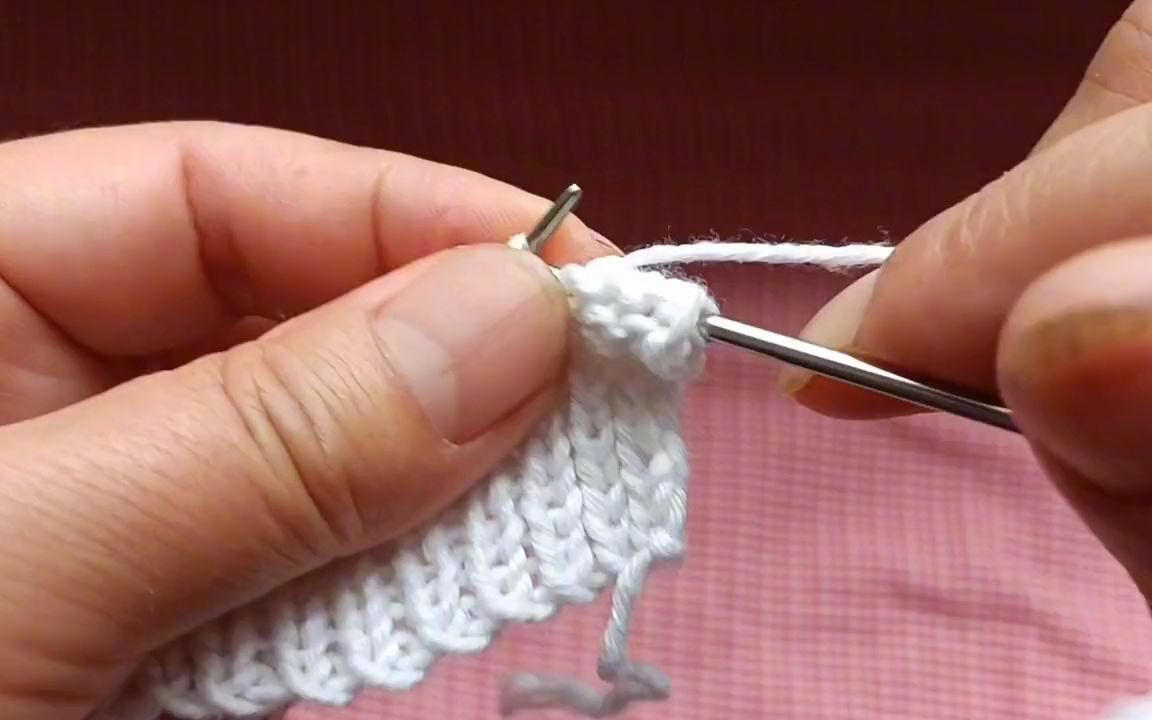 这款棒针花样非常简单,会织上下针就可以织,方块花大方漂亮实用