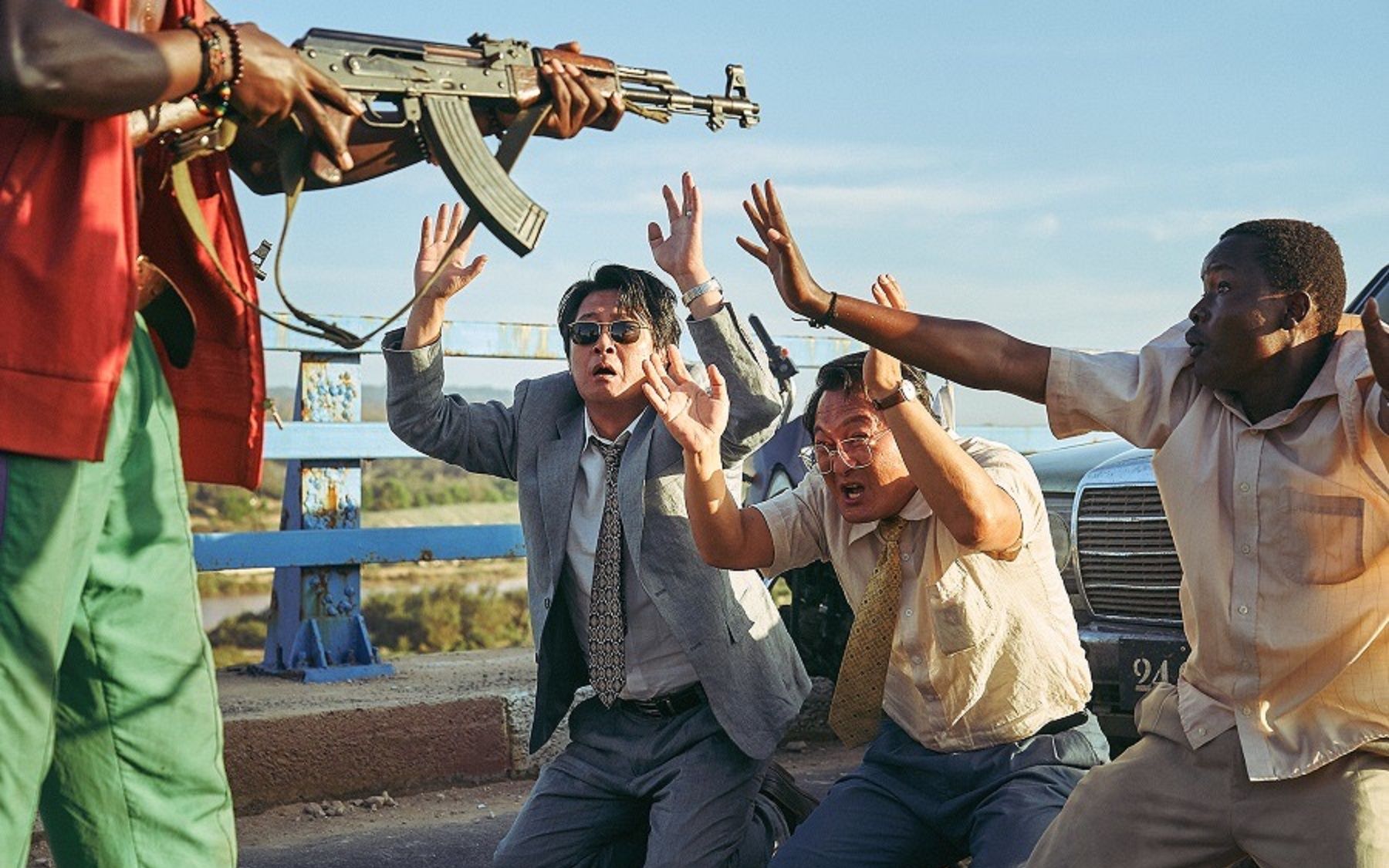 2021年最令人期待的韩国电影,金允石主演《摩加迪沙》首曝预告_哔哩