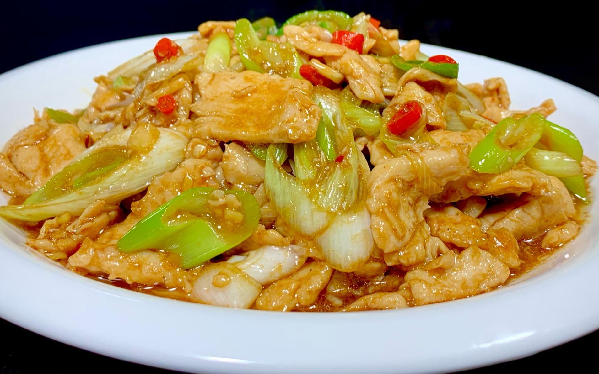 大厨教你葱炒鸡胸肉最好吃的做法,简单易学,葱香肉嫩,超好吃