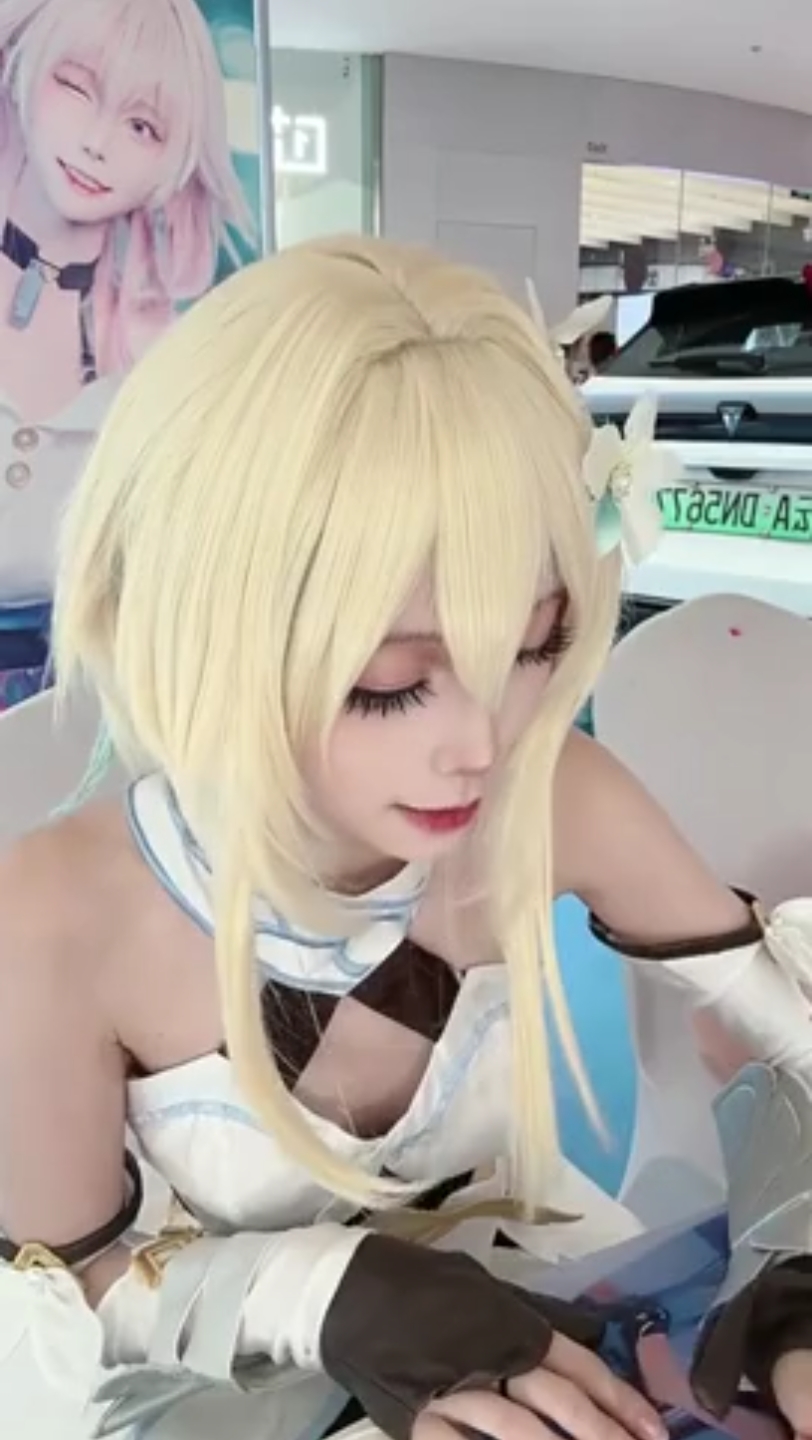 动画仿妆cos大赛:2原神中的荧妹为什么这么可爱外表耐看过膝靴无敌