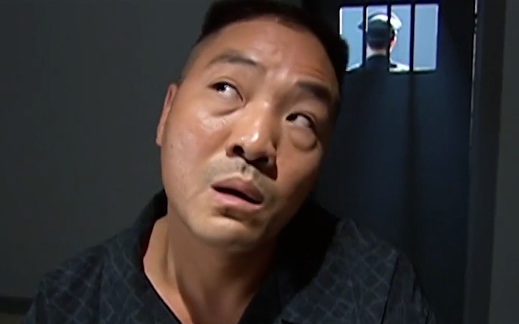 小混混的神态肢体动作,怎么看都不像是演的