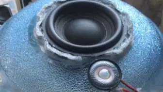 重低音轰炸反击楼上吵闹