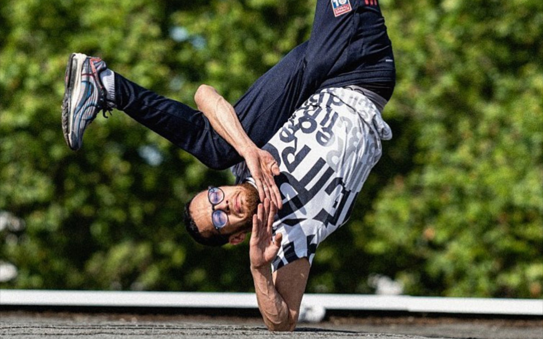 「bboy剪影」短视频玩疯了的猴子lilou,精神状态真不错_哔哩哔哩_bili