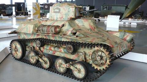 九七式轻装甲车（九七轻战车）二战日本陆军的薄皮小坦克，实在没什么可 