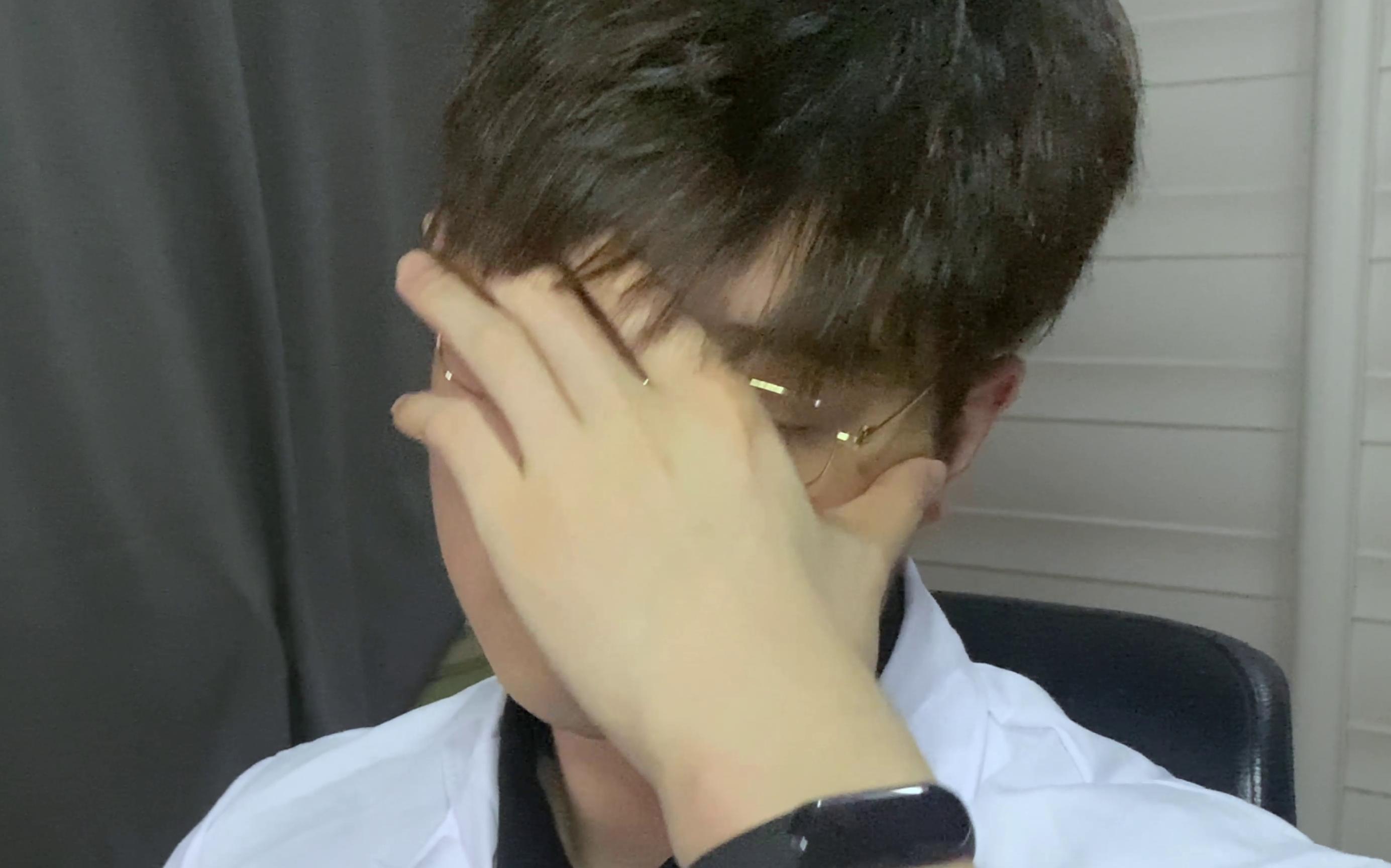 活动作品苏联医生有时候医生扶住额头并不是因为棘手有可能他眼睛也肿