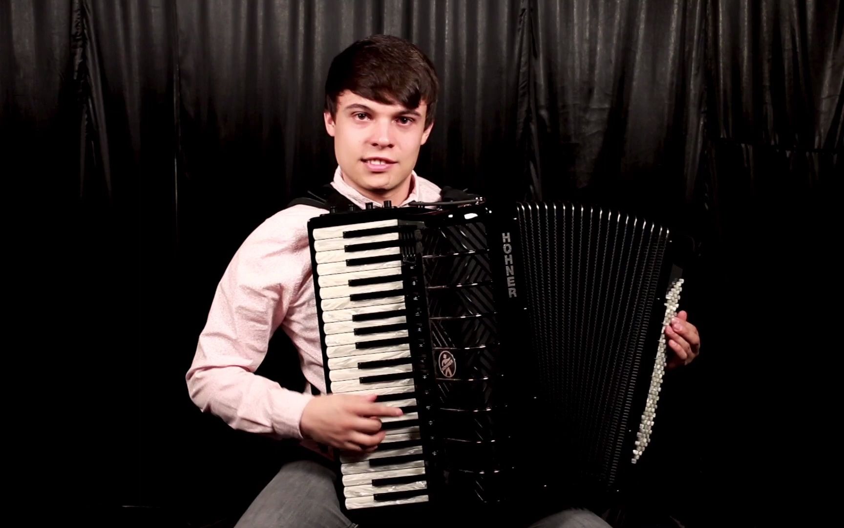 [图]【手风琴】黑人抬棺 Coffin Dance - Astronomia Accordion Cover by Stefan Bauer