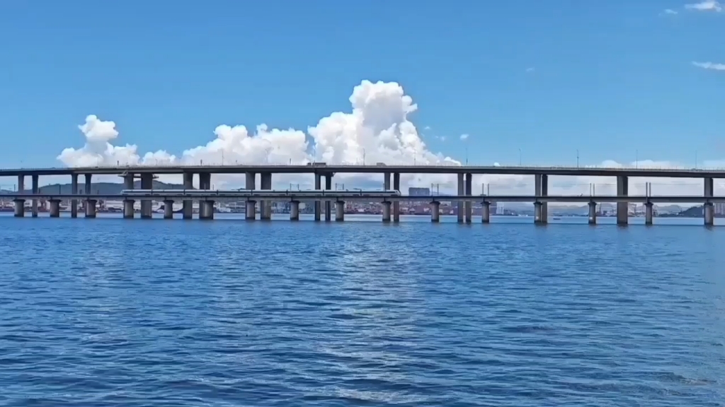 厦门的海上列车