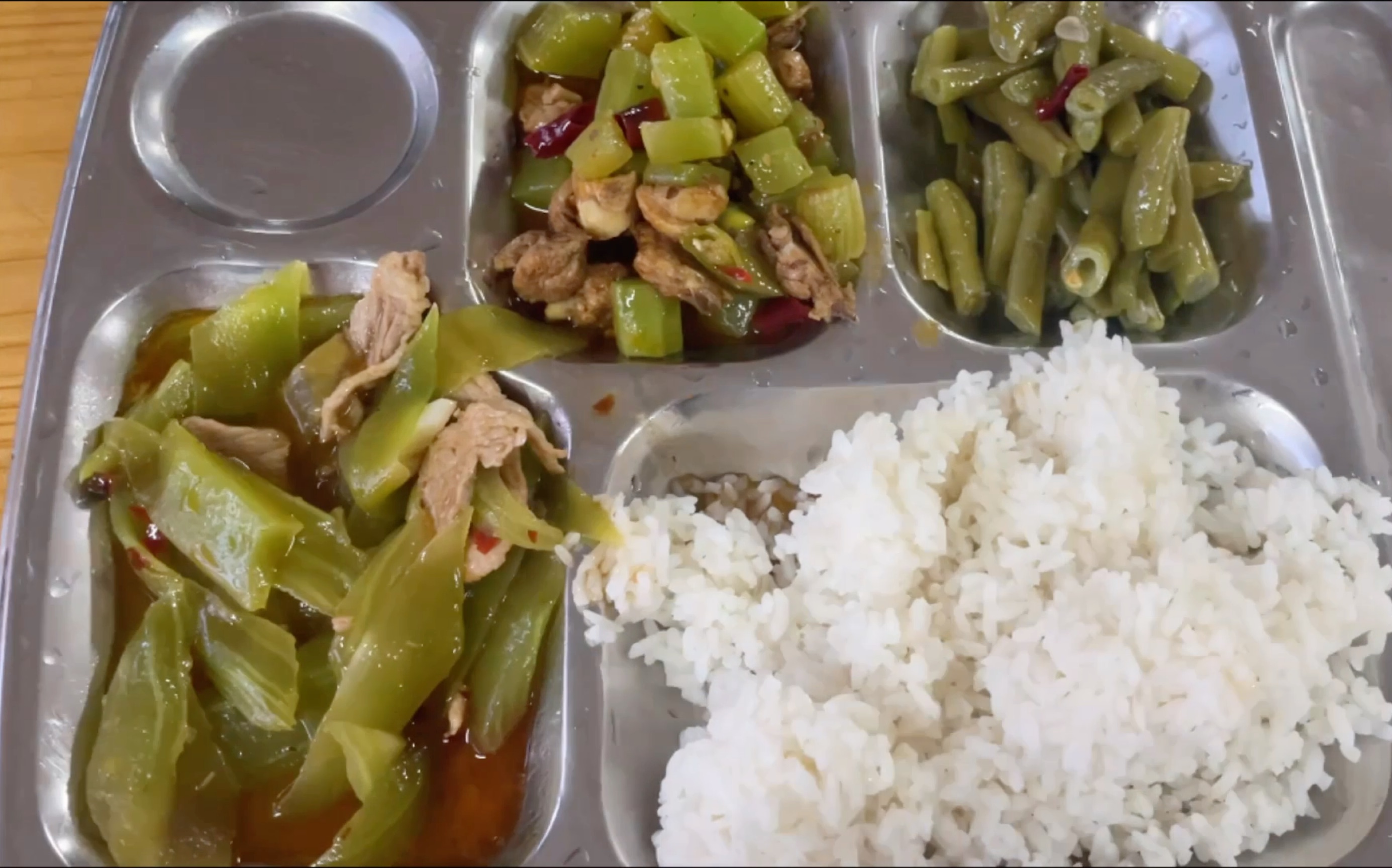 四川的乡镇中学伙食差吗?来看看教师们每天吃什么