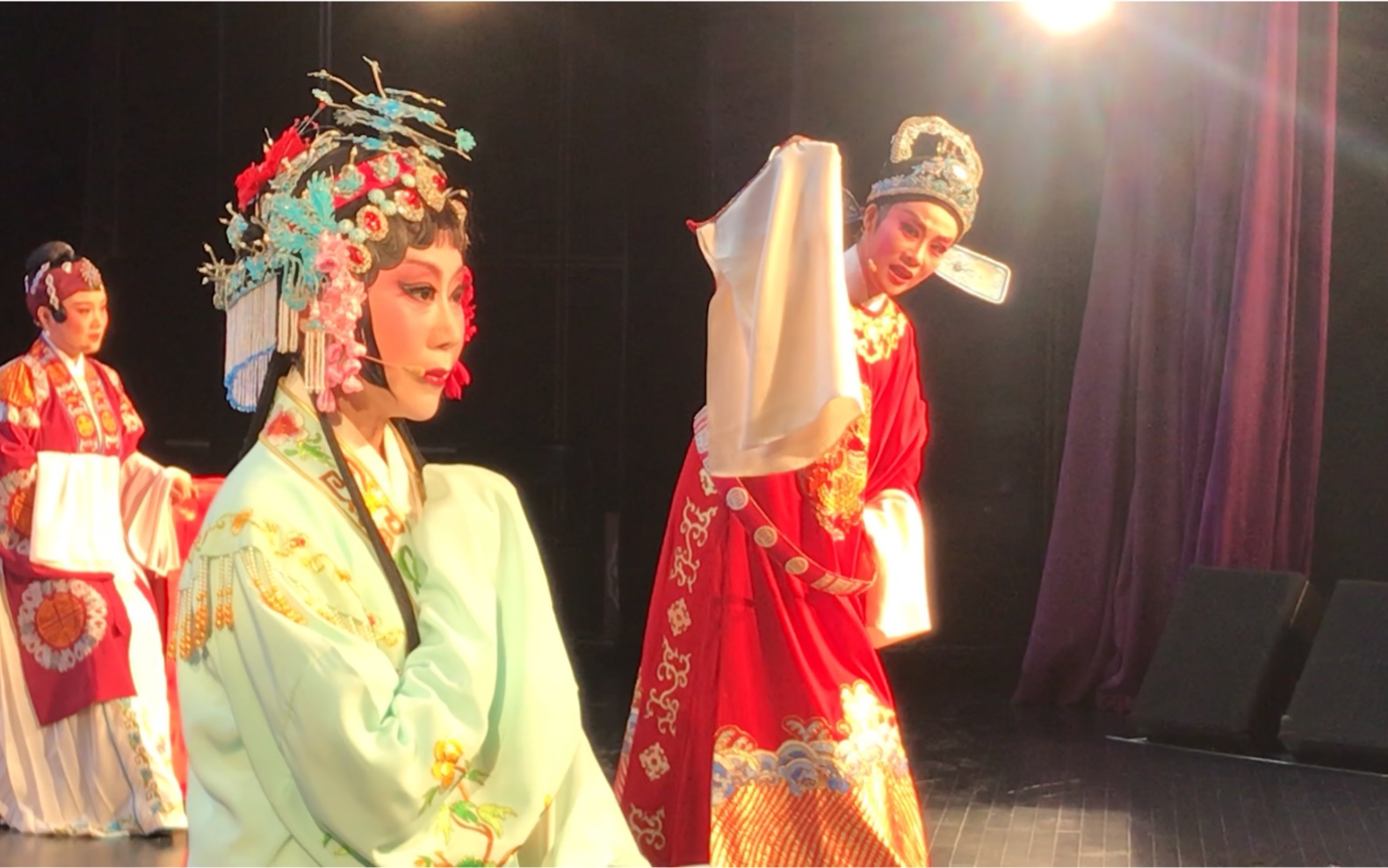 北京青年越剧团 《碧玉簪·送凤冠》片段_哔哩哔哩 (゜-゜)つロ 干杯