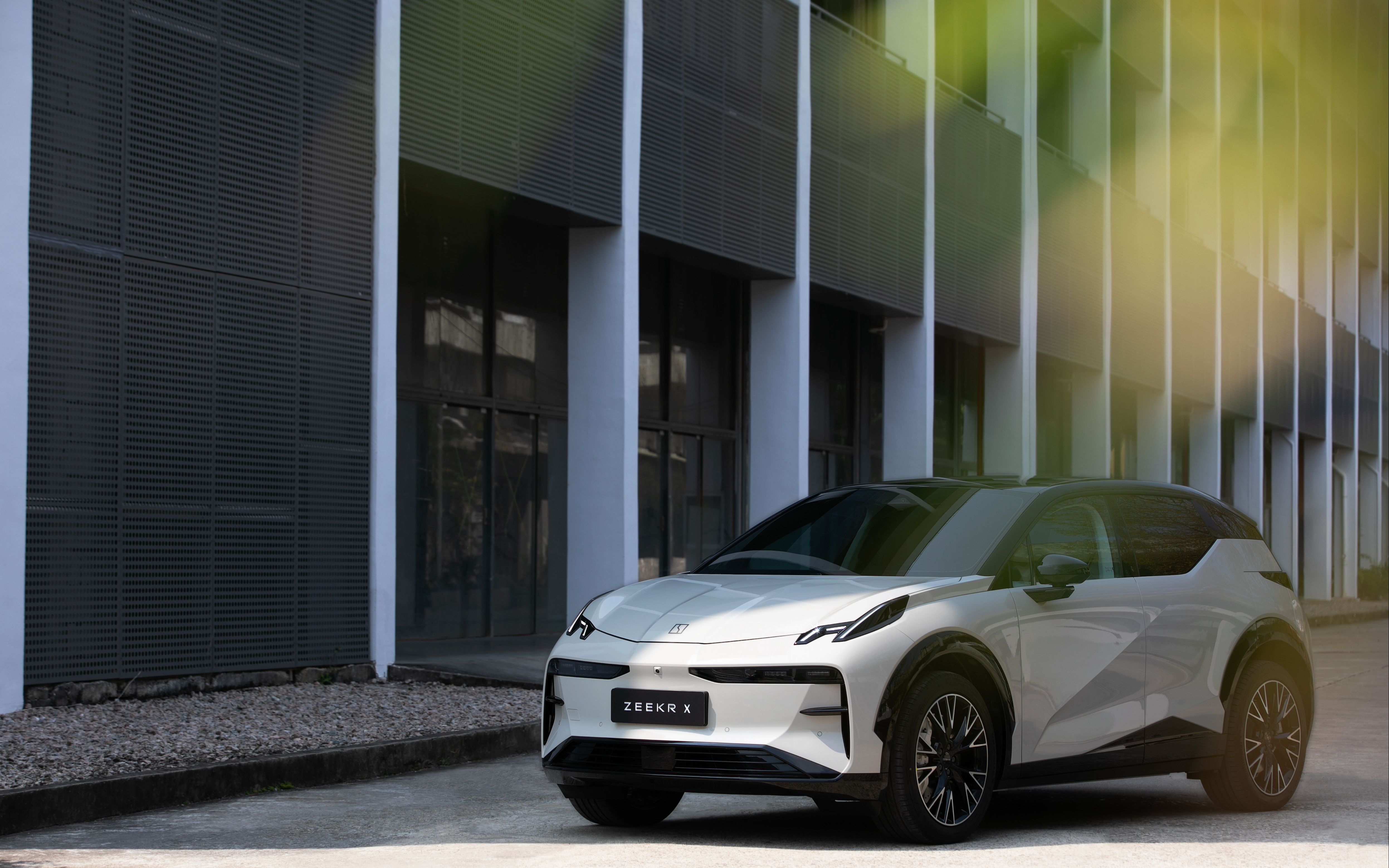 首个城市路跑视频来袭,极氪x开辟全球都市suv新时代