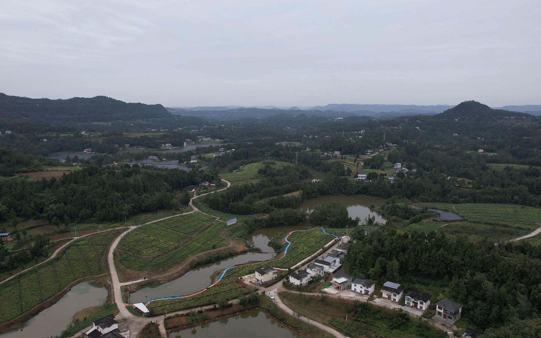 [图]这户人家住在这里发了大财，建了大楼房，他的阳宅风水值得学习