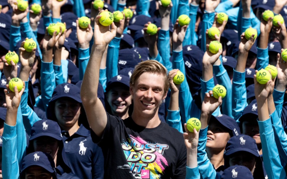 【网球】沙波瓦洛夫会见2023澳网球童