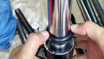 GW250摩托车更换前减震油封，保养减震
