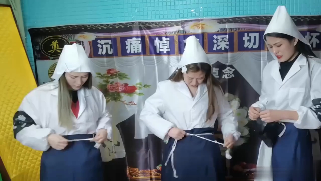 三个哀伤的孝女