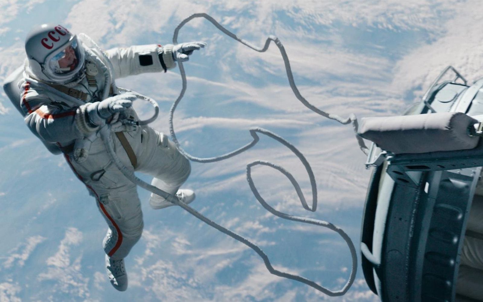 人类第一次实现太空行走有多艰难,这部电影看得人大气都不敢喘