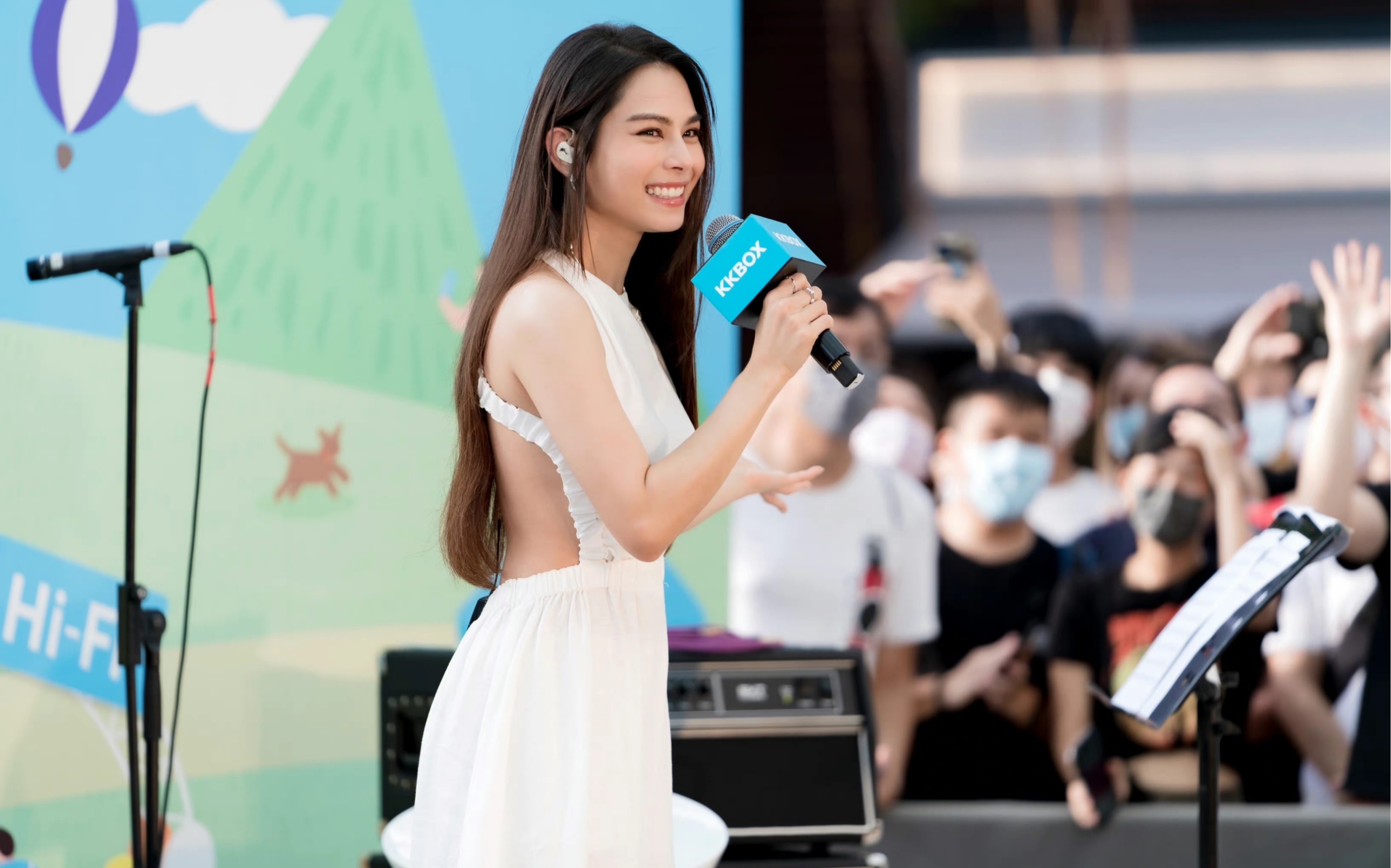 娱乐新闻|多位歌手现身户外音乐祭献声|李幸倪