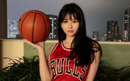 沈月cos赤木晴子身着宽大篮球服可爱元气十足美照