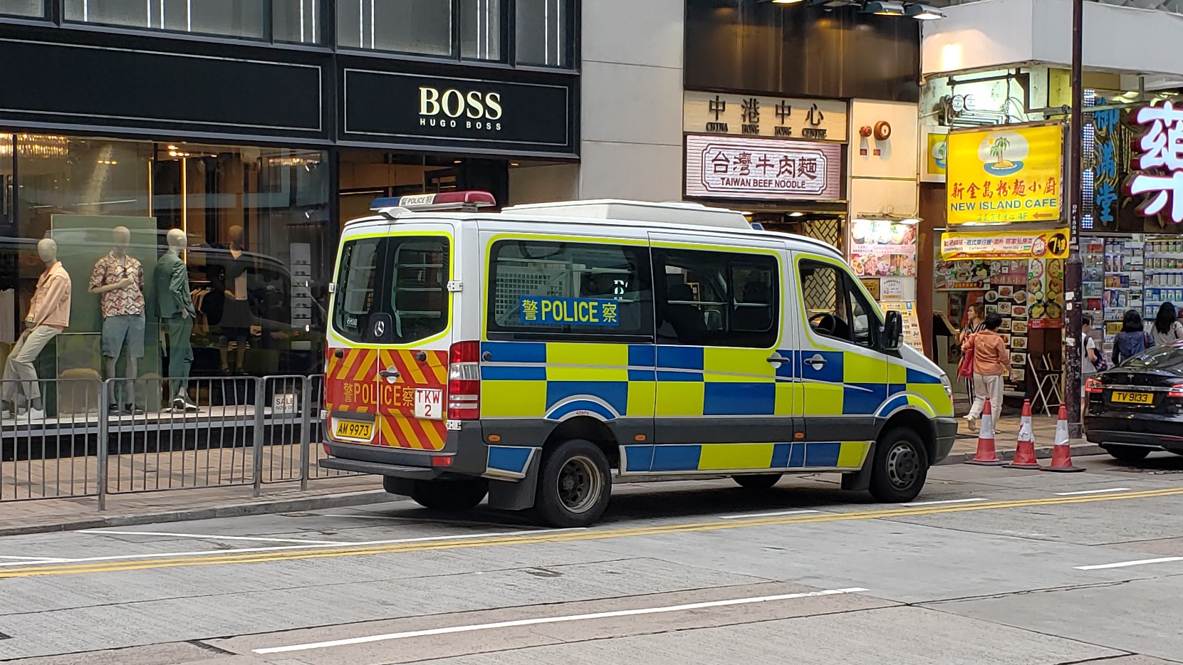 [图]香港警車夜間緊急出警及衝鋒車拍攝