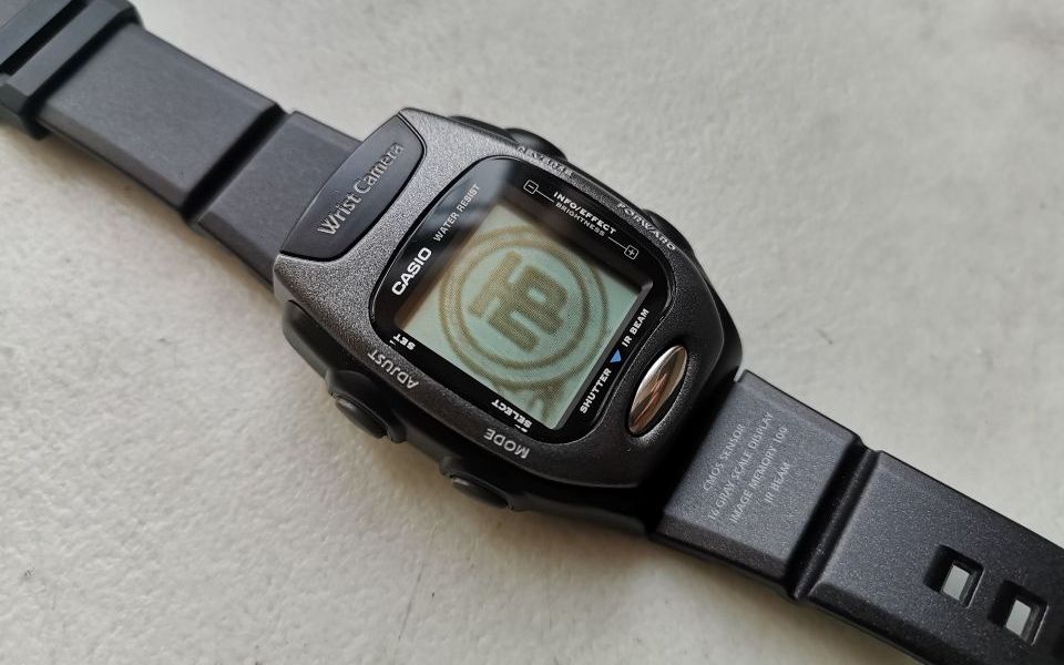 手腕上的历史20年前的智能手表卡西欧wqv2