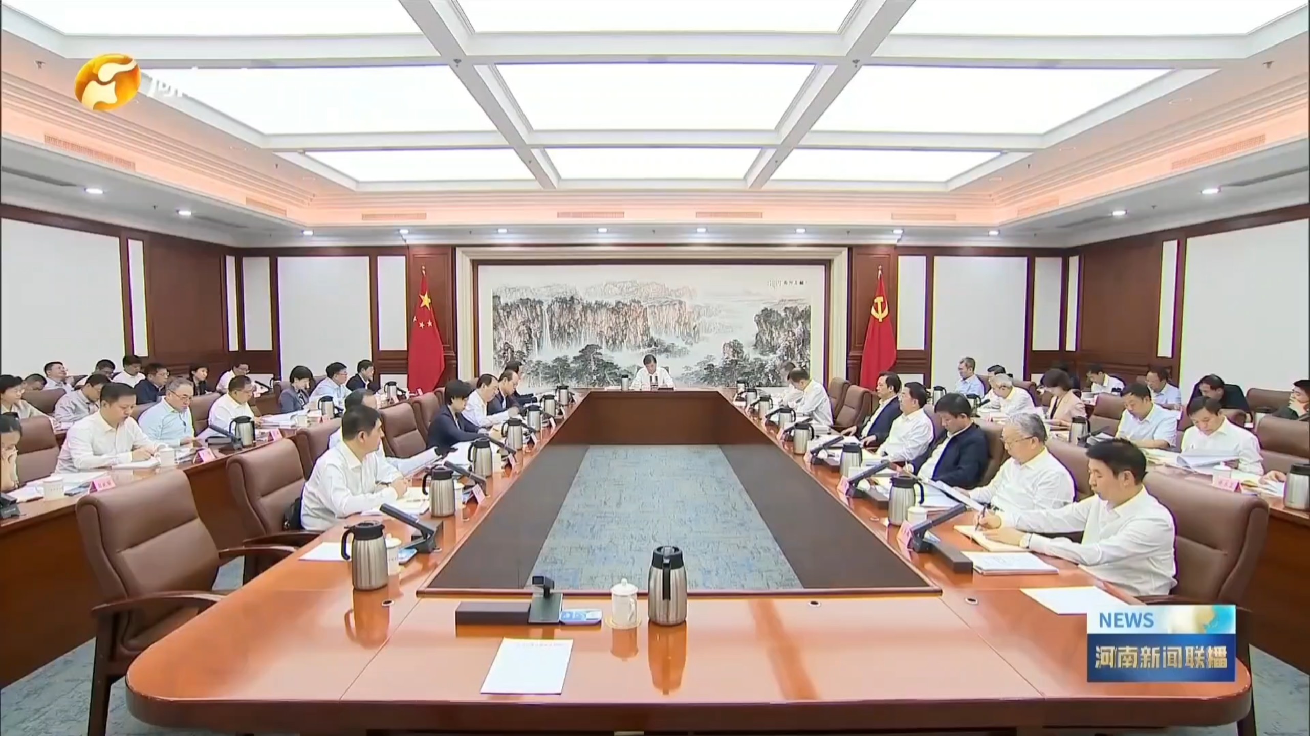 省委常委会召开会议