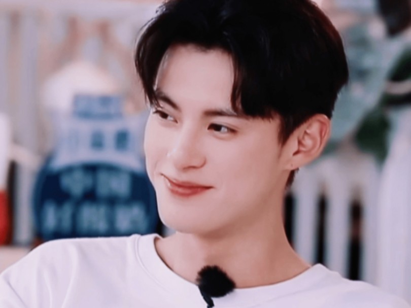 【王鹤棣】中餐厅时的王鹤棣又嫩又美又可爱,考古王鹤棣