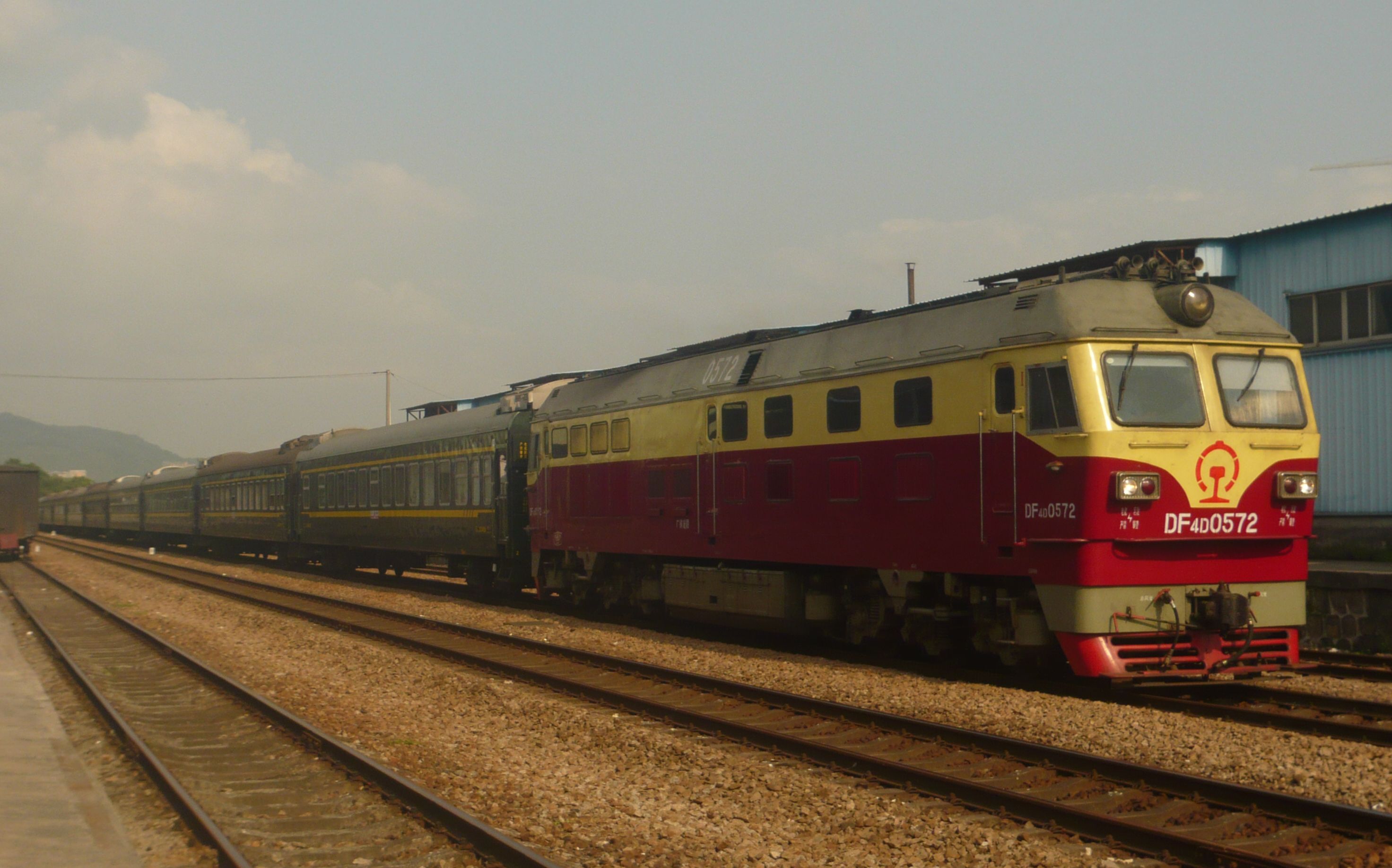 火车df4d25gk9098次首发汕头深圳西西丽待避发车全程