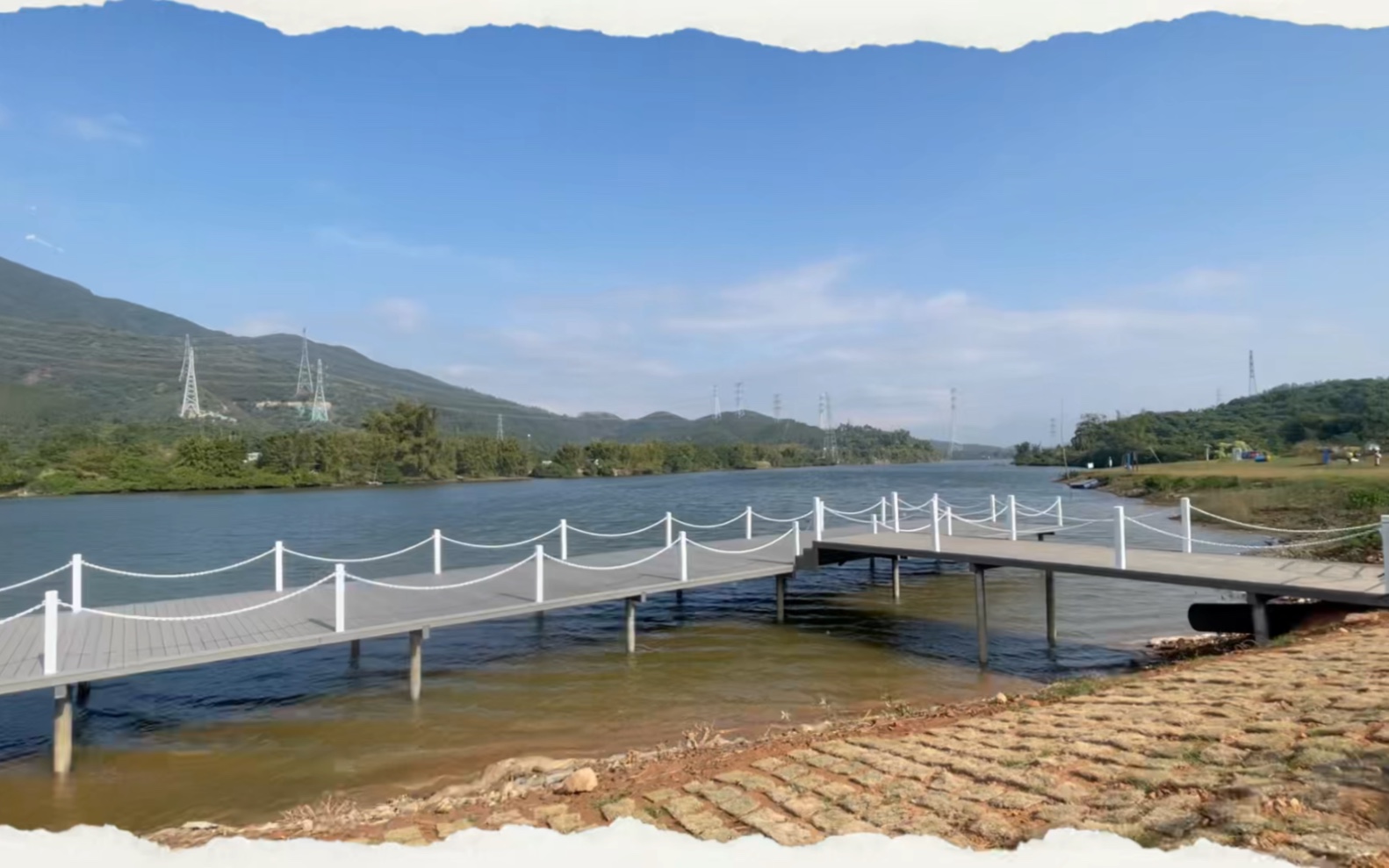 深汕合作区赤河广场,感觉人很少,广场也不大,芦苇丛很漂亮!