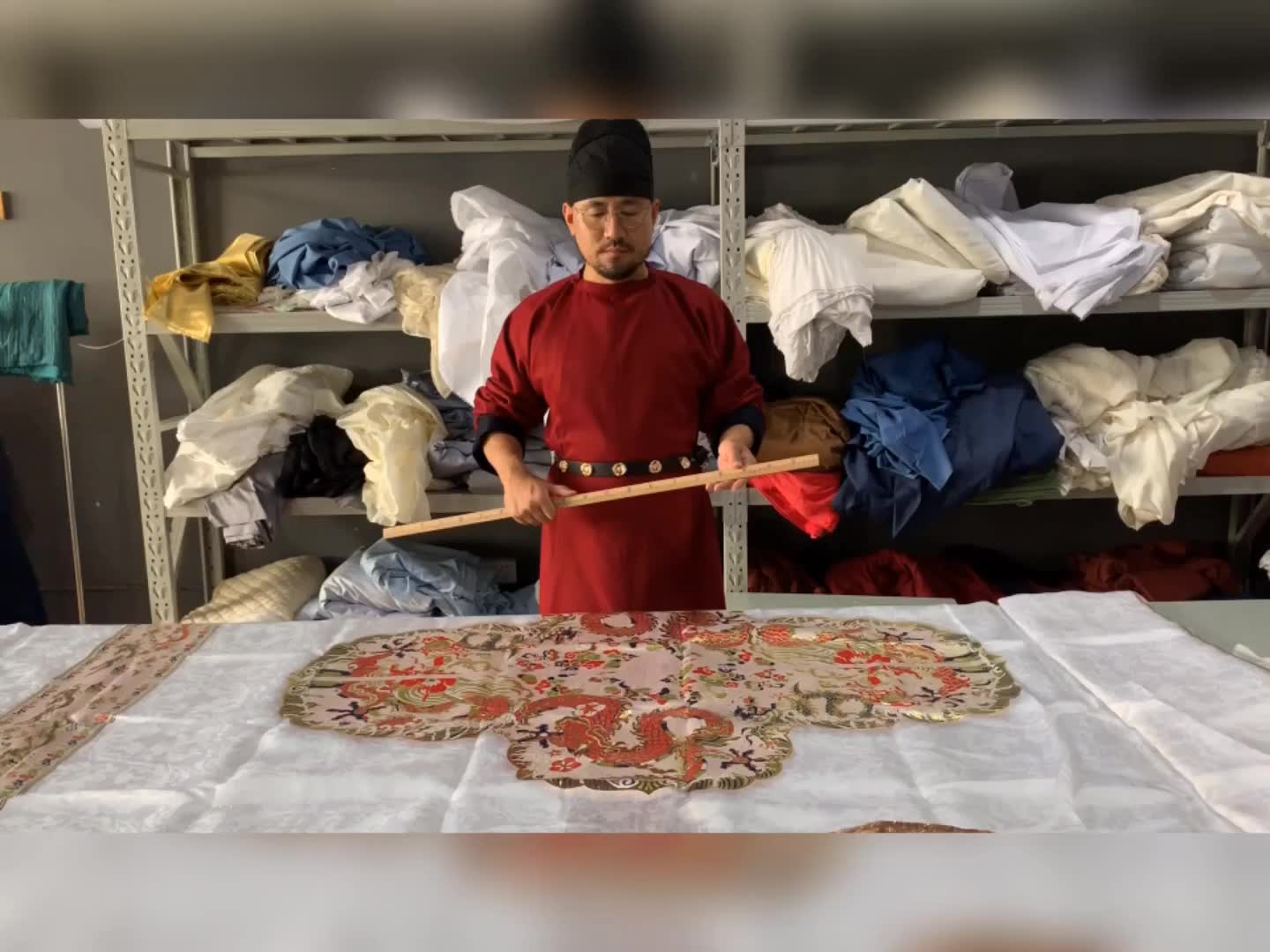 逸仙居白龙圆领袍制作过程