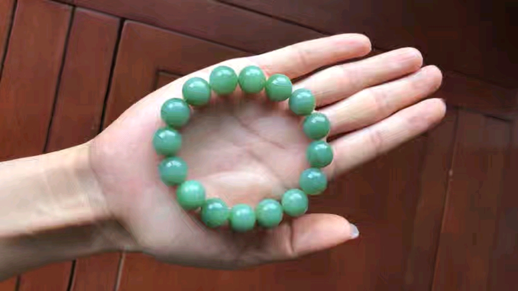 和田玉碧玉粉青偏瓷绿圆珠手串 颗颗无伤无裂无棉 颜色浓郁 油润度脂