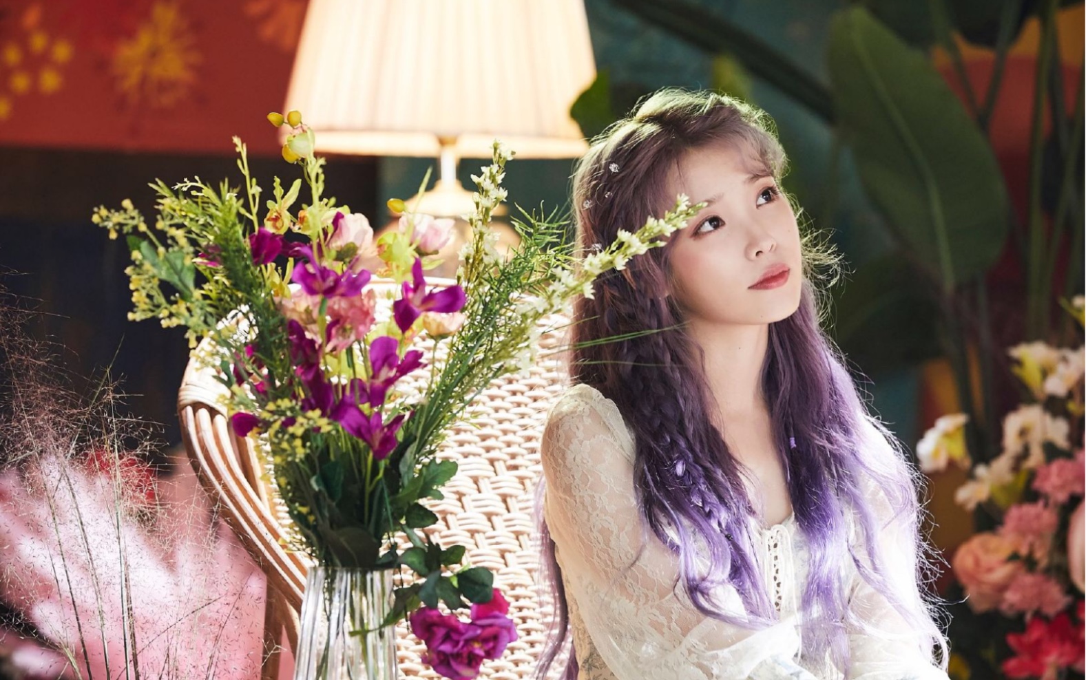 【iu】#iu迷你五辑lovepoem#<时间之外>,好治愈,有才有颜的