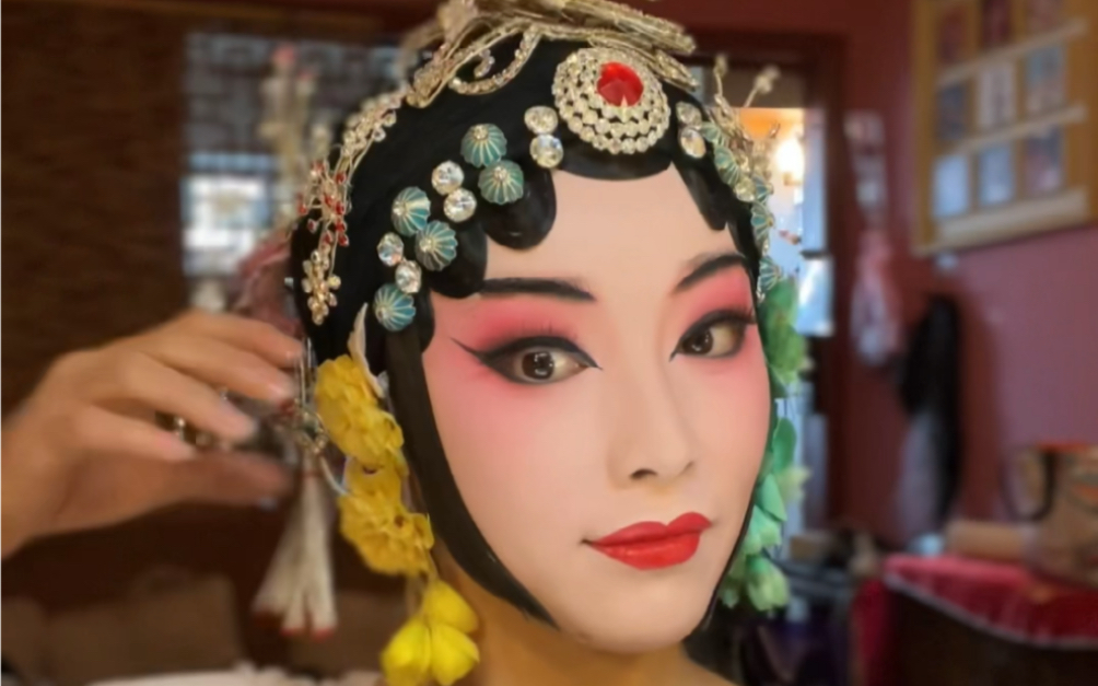 京剧演员卸妆大揭秘!