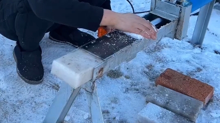 砖头雪球液压生成辅助器