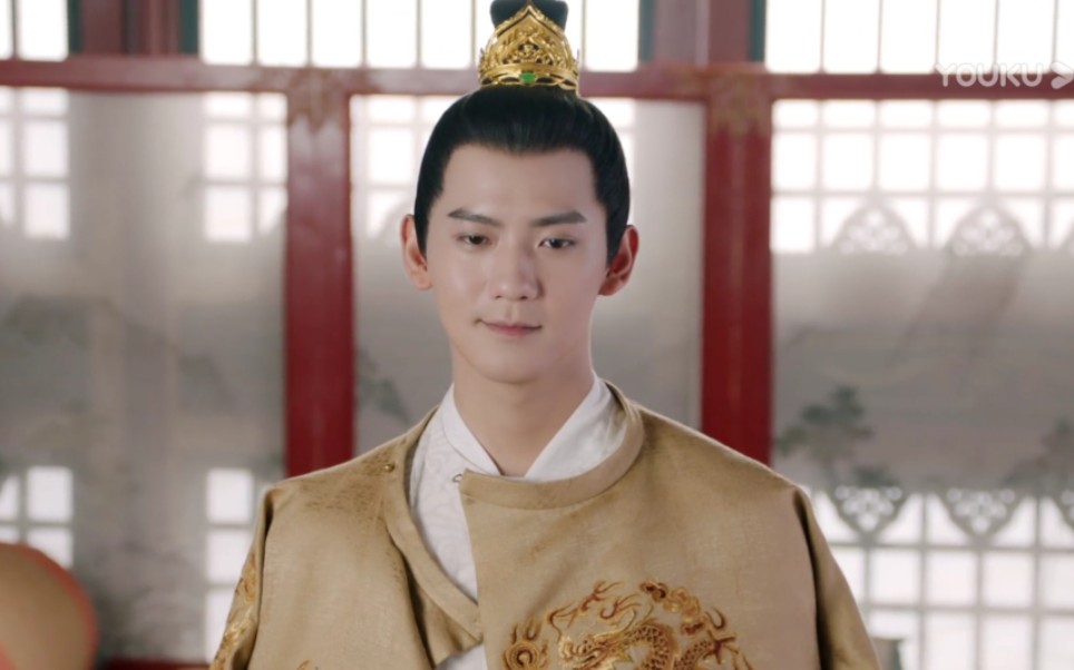 风起霓裳这个笑太可了太子李治应该看出蟒袍多了一爪吧