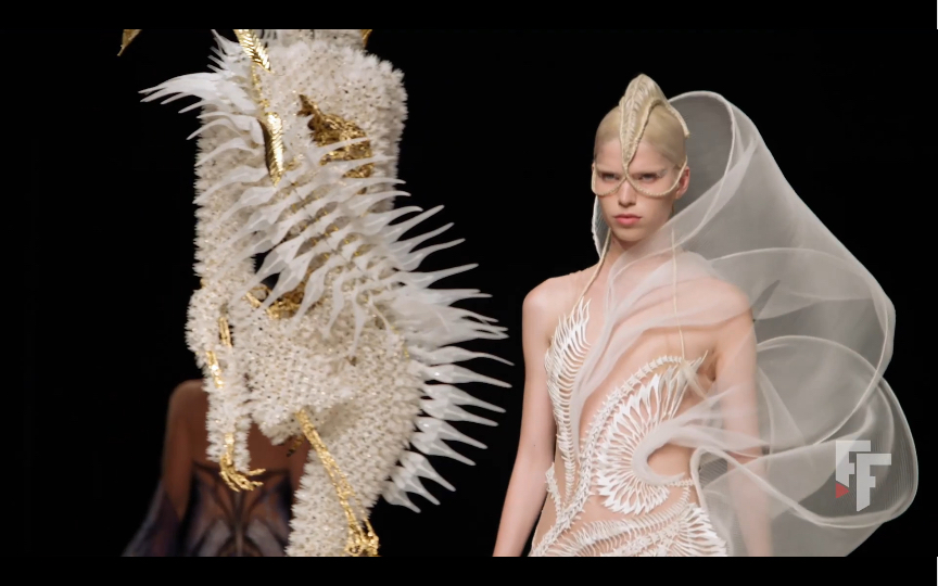 [图]Iris Van Herpen | Haute Couture Fall Winter 2022/2023 | Full Show