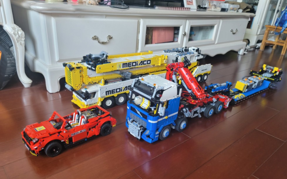 活动  原创 乐高moc利勃海尔1750吊车 准备带四辆车去外拍,看看有没有
