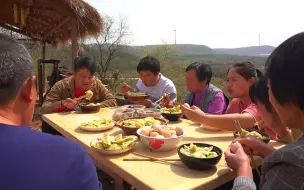 妹妹带礼来关怀，胖妹用心做道菜，香椿包水饺，吃完全家忘不了