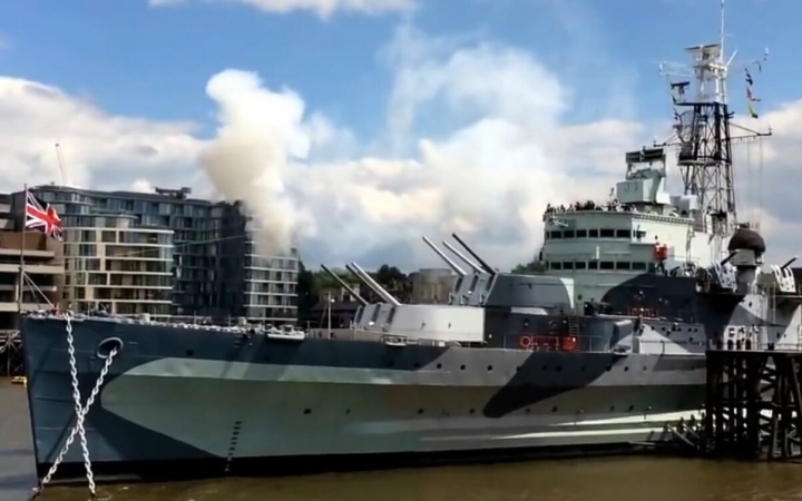 皇家海军2014贝尔法斯特号巡洋舰hmsbelfast开火庆祝dday