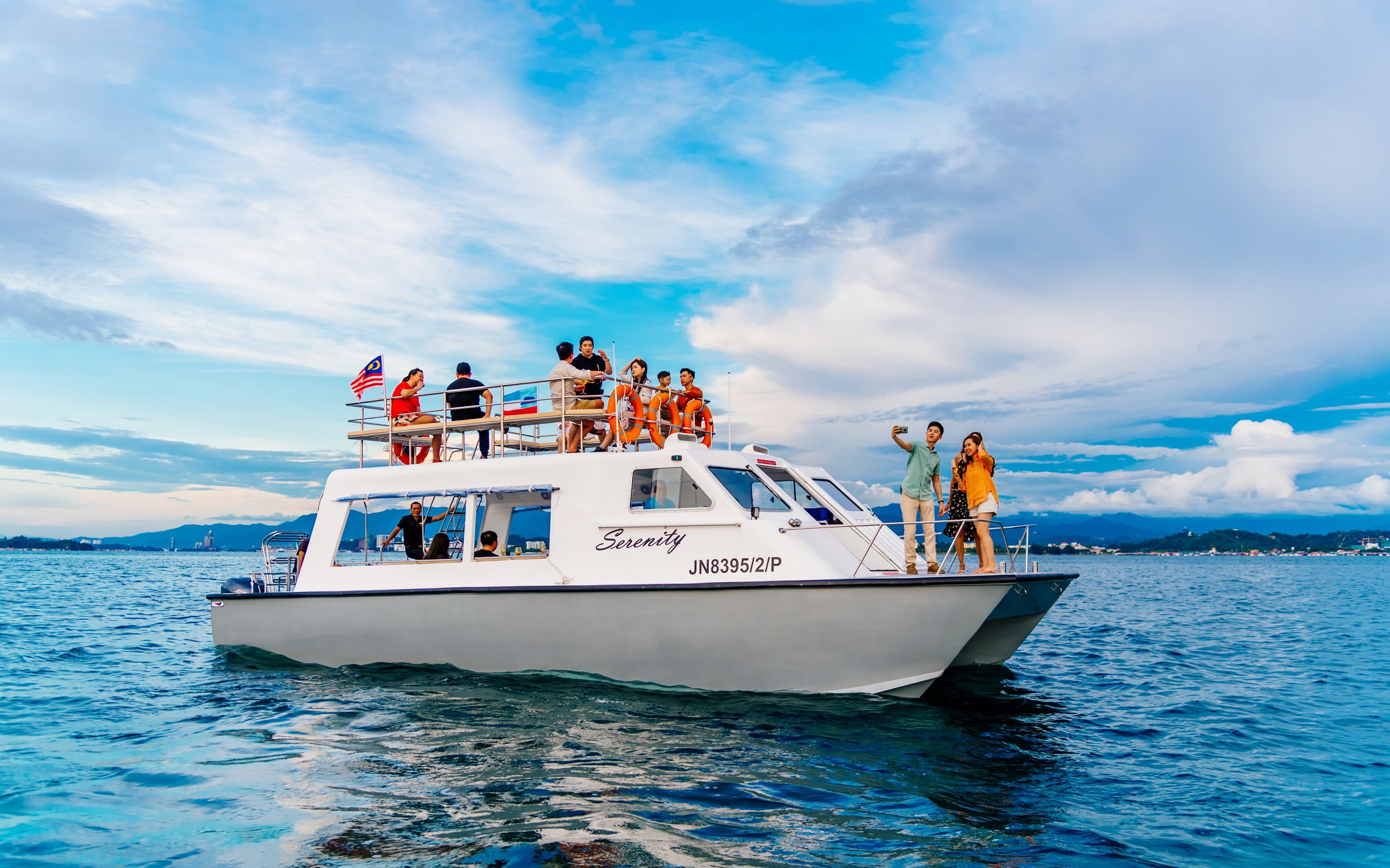 我想约你登上沙巴香格里拉丹绒亚路家的游艇开个夏日party