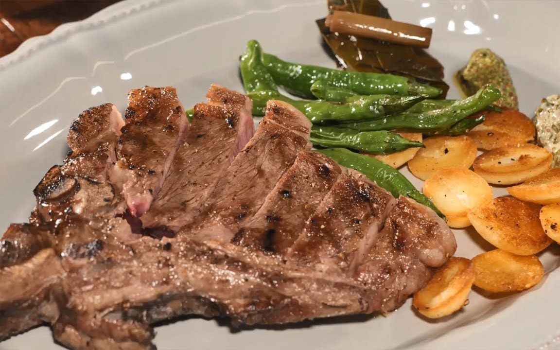 意大利必吃美食佛罗伦萨t骨牛排明火现烤最有食欲的牛排