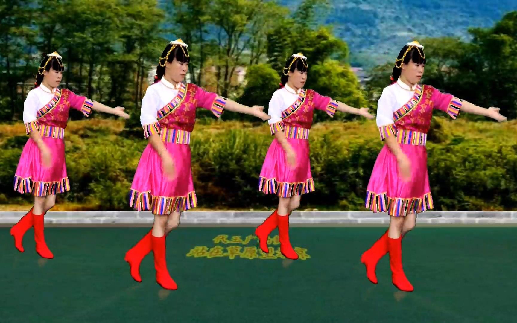 乌兰图雅这首《站在草原望北京》民族风广场舞,歌声嘹亮,舞蹈优美大气