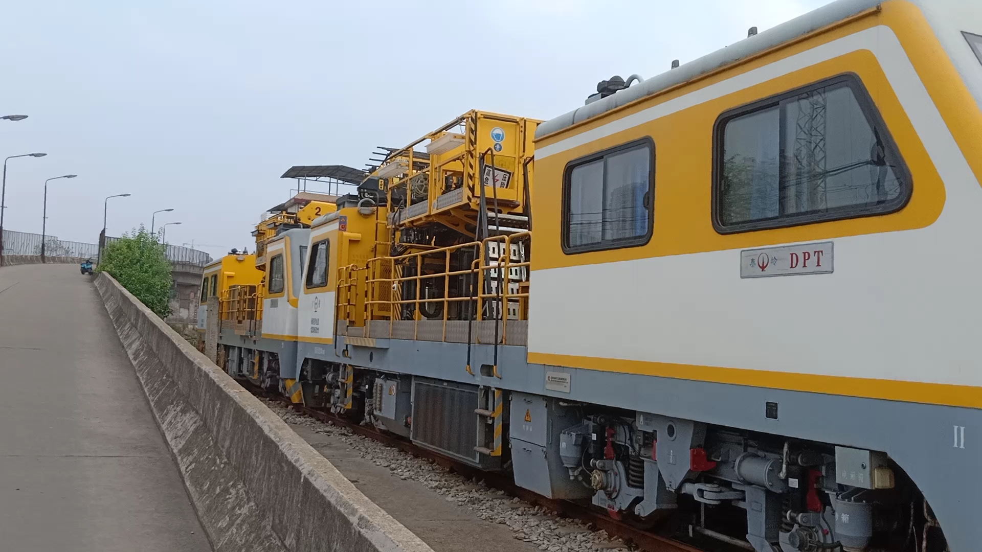 衡阳供电轨道车出库调车作业,本务机车:广铁衡阳供电