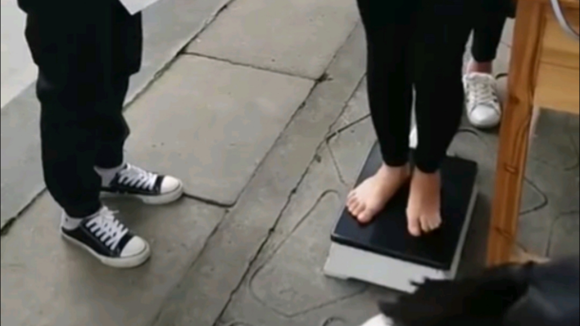 大学体检测体重还要脱鞋啊