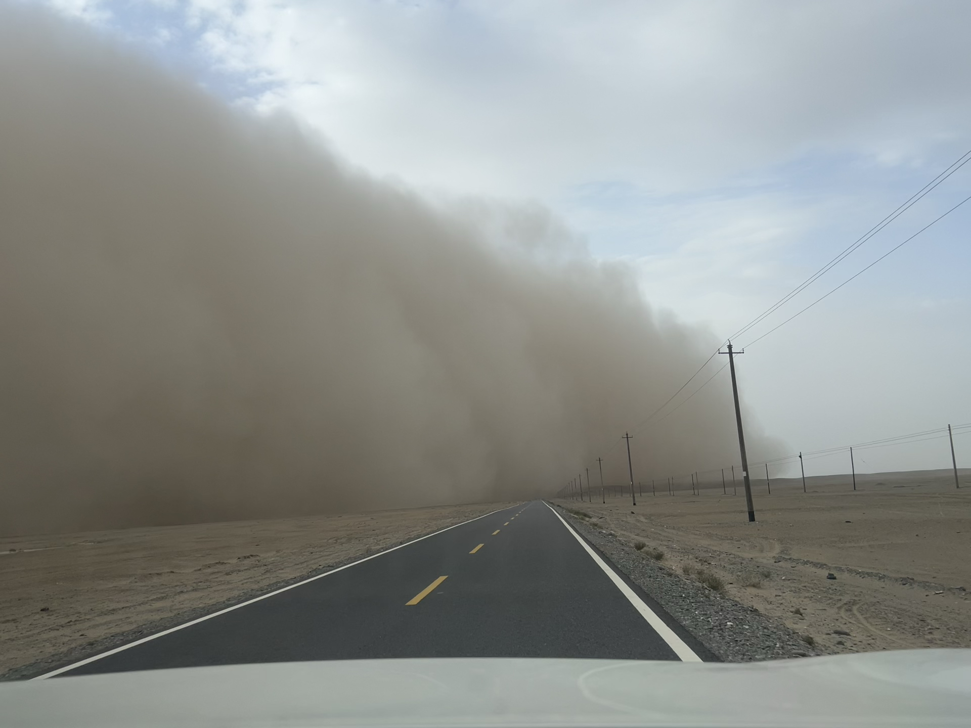 感受一下沙尘暴希望将来这样的沙尘天气可以越来越少～真实体验
