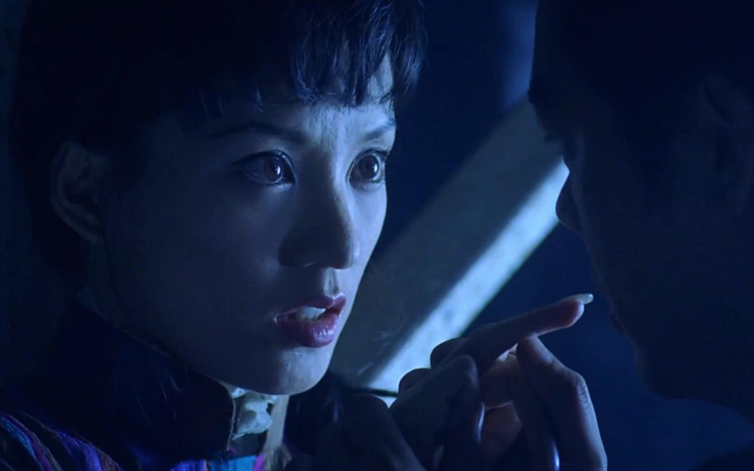 o记三合会九龙城寨豪哥泡妞真有一套这样就拿下美女的芳心